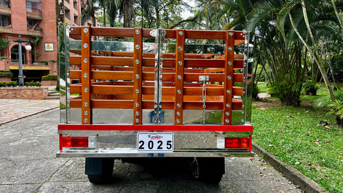 Toyota Hilux 2.4 HILUX 2.4 DIESEL ESTACAS 4x4 FULL EQUIPO