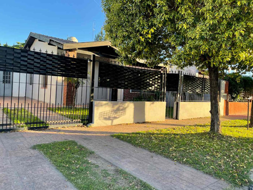 Venta Casa 4 Amb. C/cochera Portón Automático 