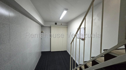 Tg Lindo Apartamento Con Excelentes Areas Sociales, Solarium, Piscina, Cancha De Futbolito, Pozo, Calle Cerrada. En Venta En La Tahona 25-18320 Ys