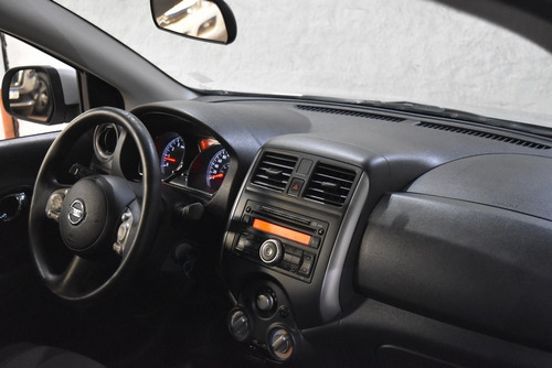 Nissan Versa 1.6 Acenta A/t Nafta 2014 Color Gris Impecable!