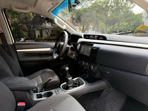 Toyota Hilux 2.4 Mecánica 2020 Diesel 4x4