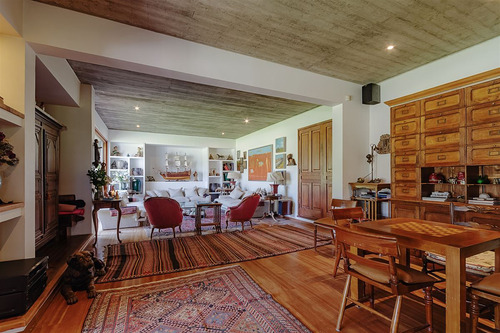 Casa En Venta De 8 Dorm. En Colina