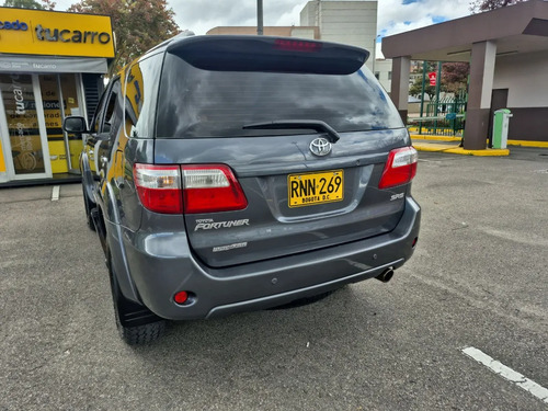 Toyota Fortuner SR5 AT 2.7  4X4