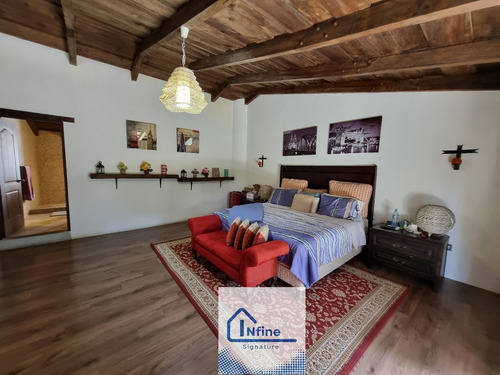 Casa Estilo Colonial Con Local Comercial A Orilla Carretera