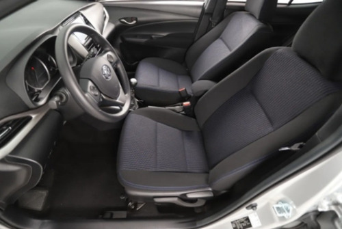 Imagen 8 de 11 de Toyota // Yaris Xls 6m/t