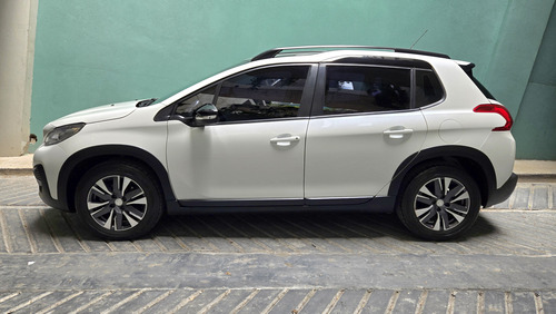 Peugeot 2008 1.6 Feline am20