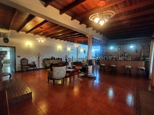 Gran Edificio En Venta En El Casco Central De Palo Negro Con Locales Comercial, Y Apartamentos Db 24-17347
