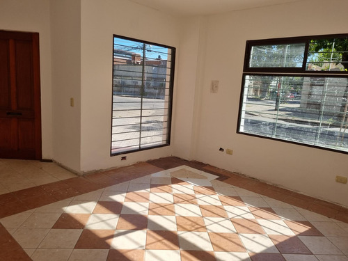 Local En Alquiler En Esquina Barrio Echesortu San Luis Y Pascual Rosas