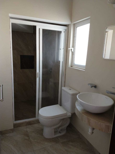 Imagen 15 de 21 de Rento Casa Calle Melitón Balderas Celaya