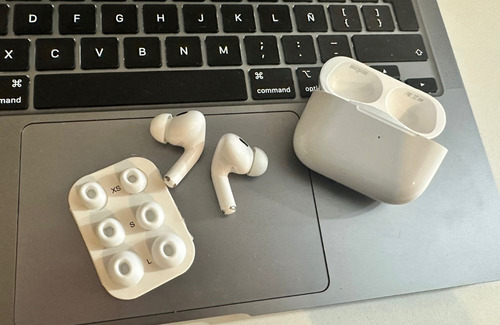 Apple Airpods Pro 2a Generación Con Estuche De Carga Gris (Usado)