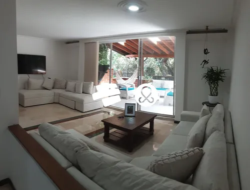 Casa En Venta En El Poblado, Loma De Los Balsos