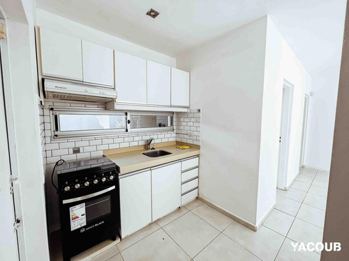 Casa En Venta - 2 Dormitorios 1 Baño - Cochera - 105mts2 - City Bell