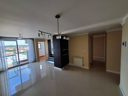 Departamento De 3 Amb Con Cochera En Venta / Zona Chauvin