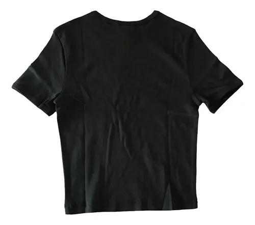 Polera negra corta sale