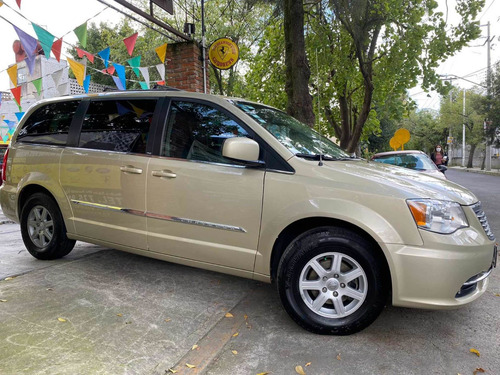 Imagen 4 de 15 de Chrysler Town & Country 2011 3.6 Touring At
