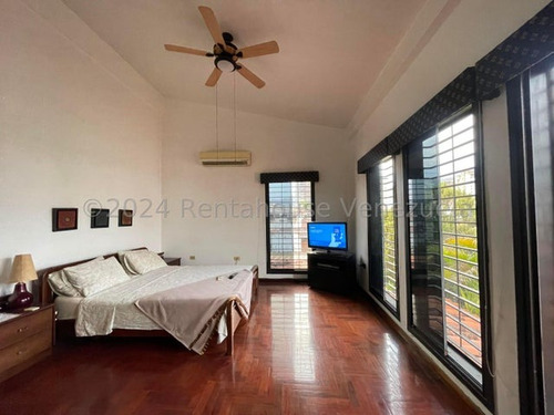 Casa En Venta Maracay Urb Andres Bello Con Piscina Y Parrillera En Buenas Condiciones Zona Norte Kg:24-24527