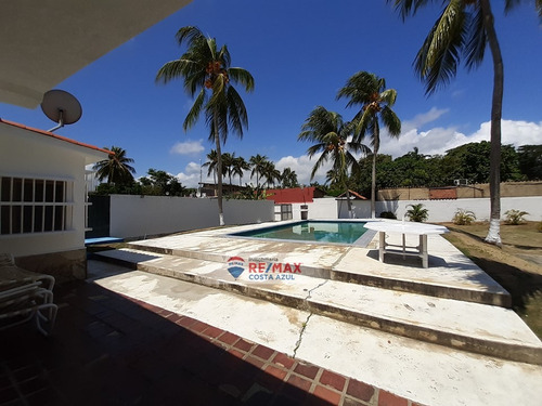 En Venta Amplia Y Acogedora Casa Tipo Campestre Con Piscina Y Areas Verdes, El Tuque.