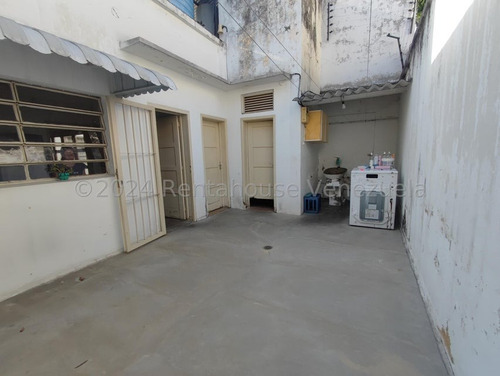 Casa En Venta En La Carlota 250mt2 3 Habitaciones 2 Baños 2 Puestos