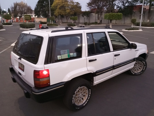 Jeep Grand Cherokee Laredo L6 4x2 At