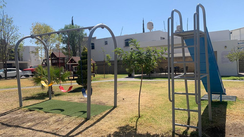 Casa En Renta En Circuito Privado En Fracc. Monterreal, Santa Barbara, Villa De Pozos