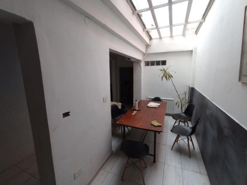 Casa De 4 Ambientes Y Consultorio U Oficina En Venta En Lomas Oeste, Cochera Y Terraza Con Parrilla