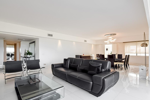 Imagen 18 de 24 de Impecable Piso En Torre Libertador - 2 Cocheras - 4 Suites - Doble Dependencia - Seguridad 24hs