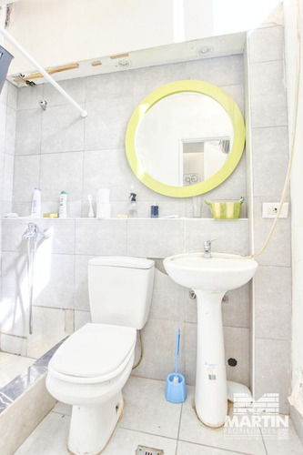 Local De 170 M2 Cubiertos, 2 Baños, 2 Subsuelos Y Jardín, A Metros De Alvear.