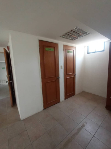 Imagen 5 de 10 de Local Empresarial Con Cuatro Oficinas O Consultorios Y Lobby
