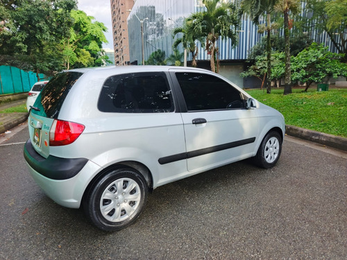 Hyundai Getz 1.4 GLS FULL EQUIPO PANTALLA DE DVD LUCES LED HERMOSO VENCAMBIO
