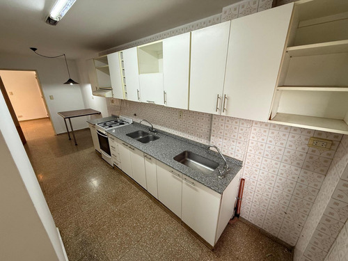 Se Alquila Dpto. 2 Dormitorios Y Medio Con Cochera En Excelente Ubicación - Barrio Centro