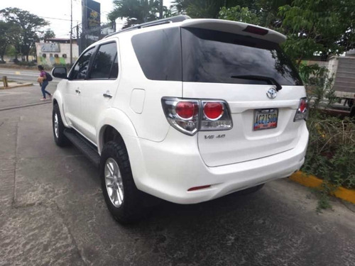 Imagen 3 de 10 de Toyota Fortuner Sr 7 Ptos Automatica 4x4