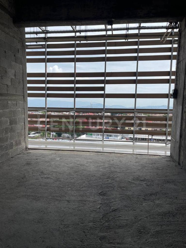 Venta De Oficina De 40 Mts, En Obra Gris Con Vigilancia Y Excelente Ubicación