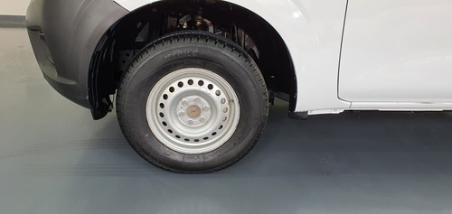 Imagen 14 de 15 de Nissan Np300 2018 2.5 Chasis Cabina Dh Pack Seg Mt