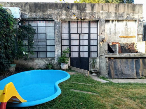 Casa De 5 Ambientes, Con Depto. Interno
