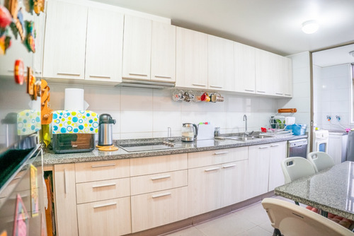 Parque Brasil / 4 Dorm + 3 Baños / Estacionamiento + Bodega