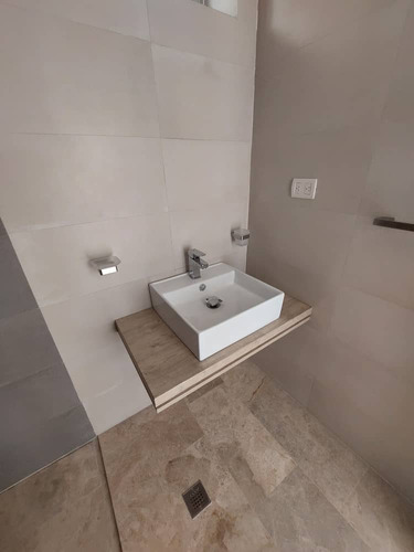 Julian Acosta. Vende Exclusivo Town House, Cumbres De Guataparo