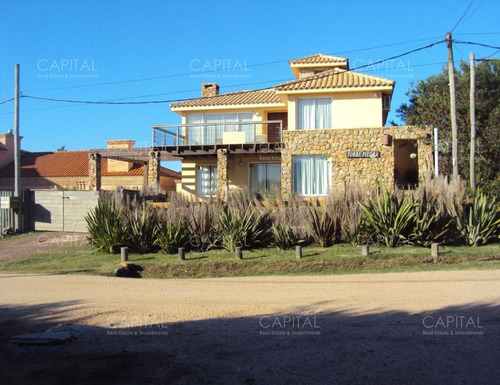 Espectacular Casa En Alquiler Con Vista Al Mar Punta De Piedras 