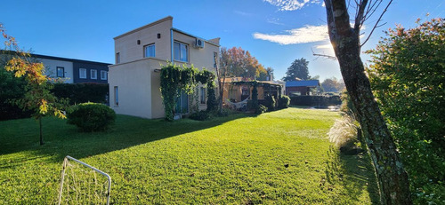 Venta Casa 5 Ambientes Con Piscina - Apto Credito