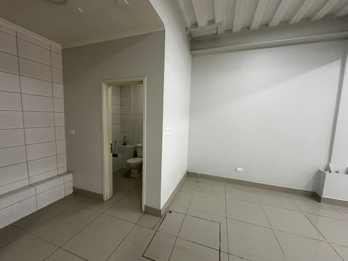 Local 2 Niveles, Manuel Montt 1095, 250m2 4 Baños, Nuevo