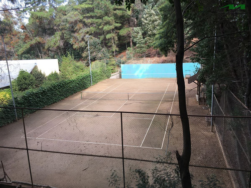 Casa En Venta De 5 Dorm. En Vichuquén