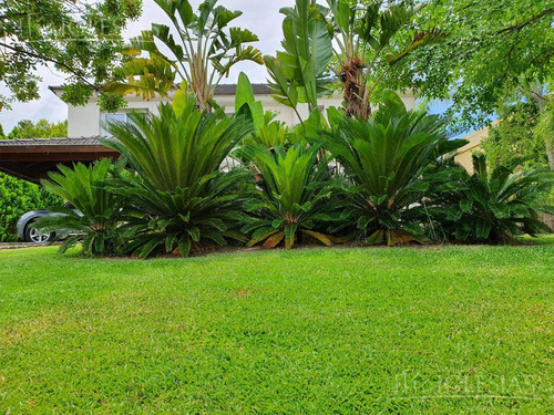 Imagen 2 de 30 de Casa - Los Castores En Venta