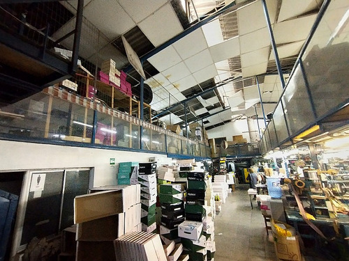 Amplios Espacio Para Bodega, Oficinas O Industria