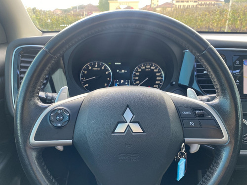 Imagem 13 de 15 de Mitsubishi Outlander 3.0 V6 Gt 4x4 7 Lugares - 2015