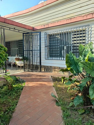 Beraca 007 Ofrece En Venta De Casa- Quinta En El Sector Las Mayas - El Limón, Maracay.