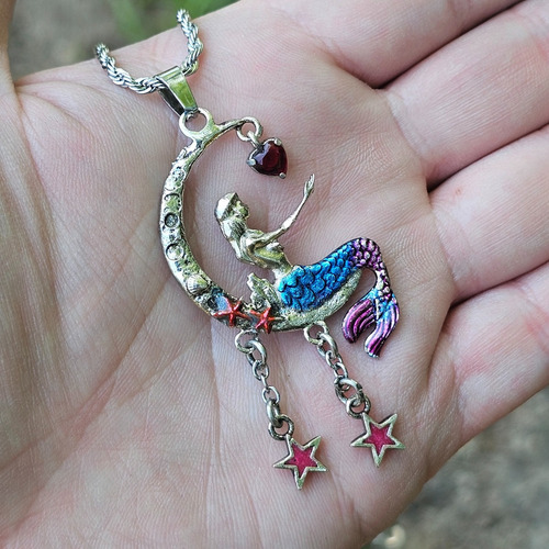 Dije Sirena En Luna Corazón De Zirconia Brilla Oscuridad Alpaca (plateado)