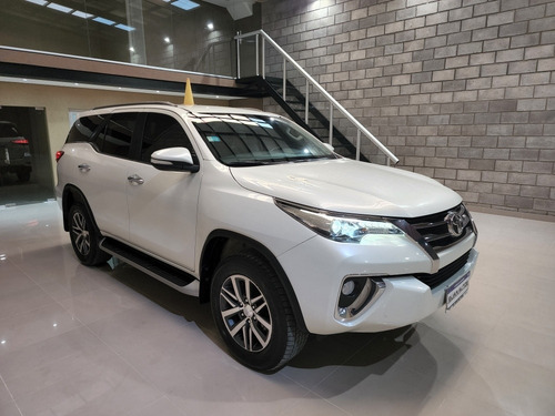Imagen 16 de 17 de Toyota Sw4 2.8 Srx 177cv 4x4 7as At 2017