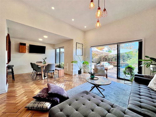 Casa En Venta De 5 Dormitorios Y Piscina - Ñuñoa