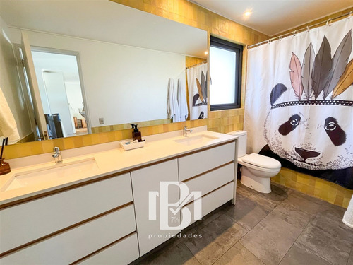 Casa En Venta De 3 Dorm. En Lo Barnechea
