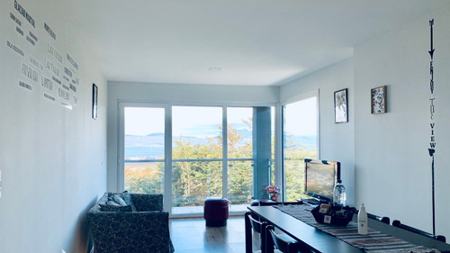 Moderno Departamento Con Vista Al Canal Y Las Montañas