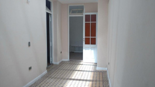 Imagen 1 de 11 de Vendo Ph 4 Ambientes. Zona La Perla . Edificacion Reciclada